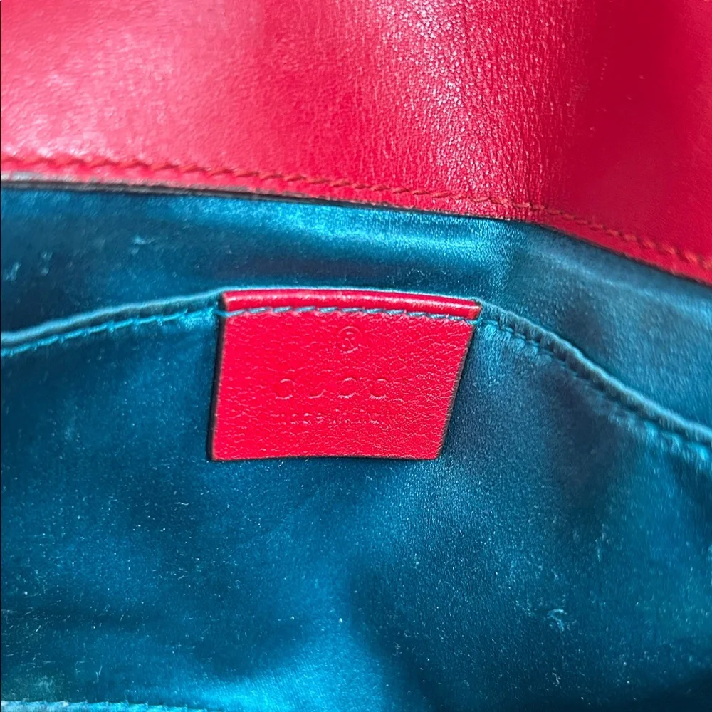 Gucci Red Velvet Shoulder Bag with Gold Chain - Picture 13 of 16